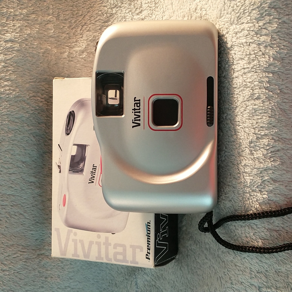 Vivitar IC 400 Point & Shoot Film Camera - 1990's - NIB - D1